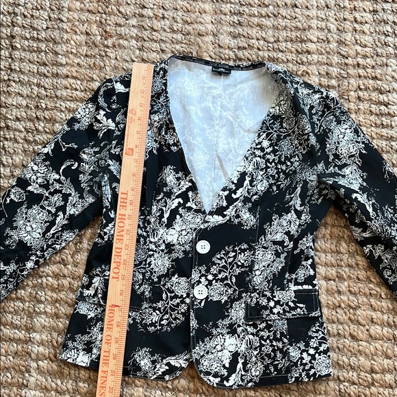 Pascal Vuylsteke. Rio de Janerio Elegant Black and White floral Women's Jacket - Picture 1 of 4